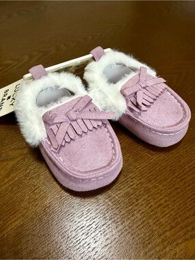 NWT Lucky Brand Crib Shoes Sz 1 0-3M Lavender Faux Fur Moccasin Baby Girl